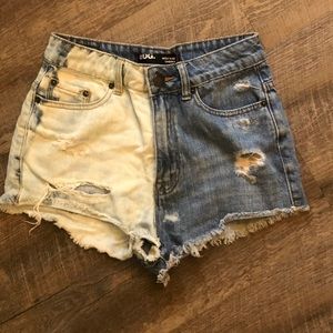 Asymmetric bleached shorts